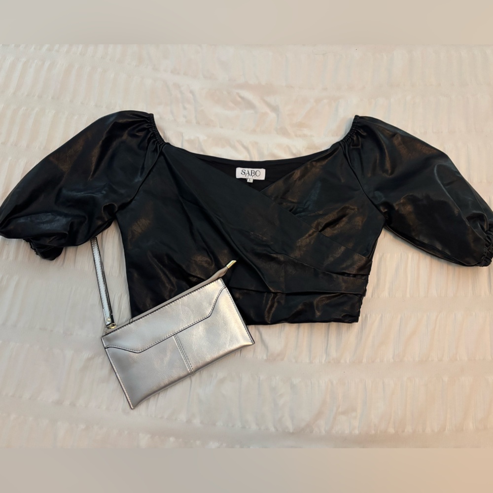 Metallic silver wristlet - Picture 3 of 9
